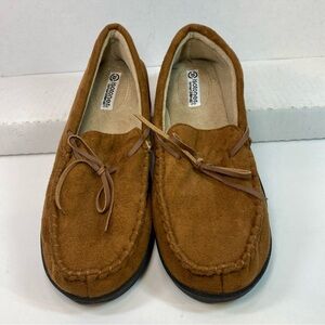 Isotoner SmartZone Women's Genuine Suede Moccasin Slippers Brown - SIZE L (8-9)